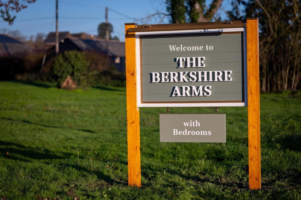 Berkshire Arms By Chef & Brewer Collection Hotel Midgham Exterior foto